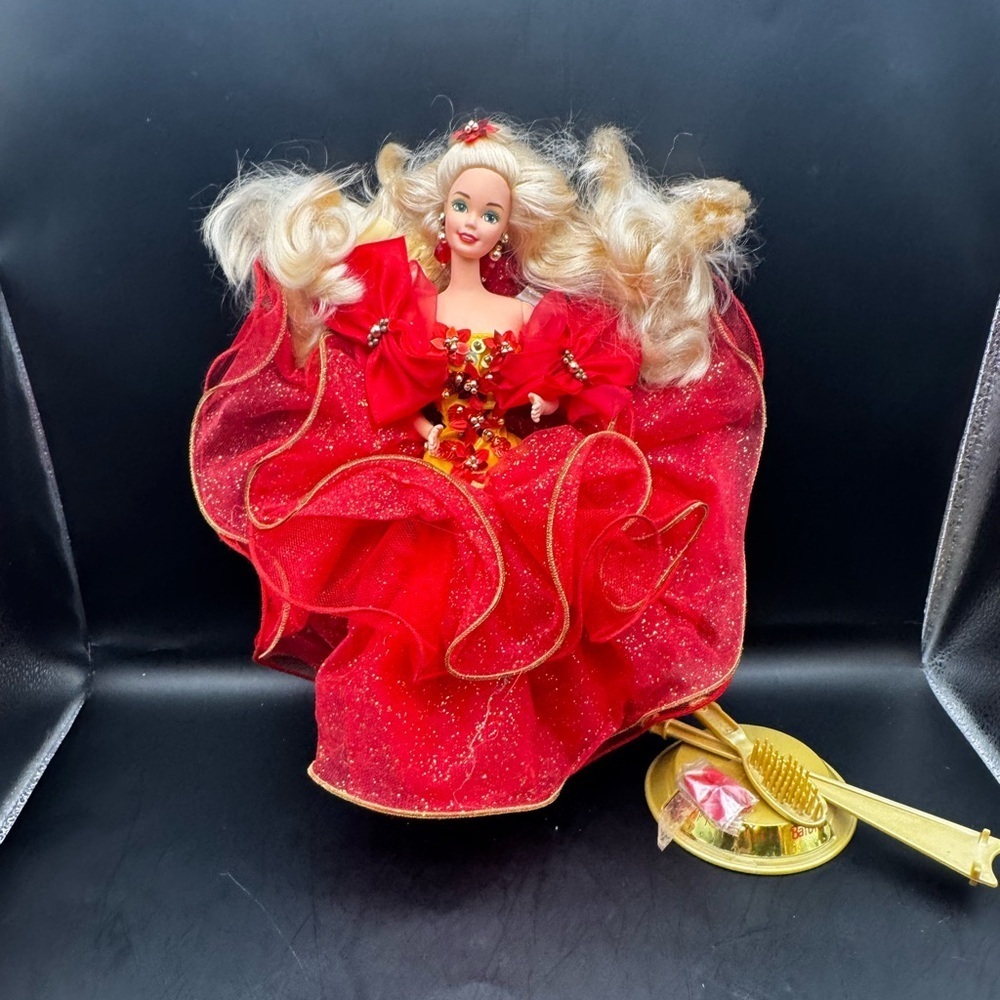 Vintage 1993 Mattel Barbie Doll Happy Holidays Special Edition Red Dress 10824